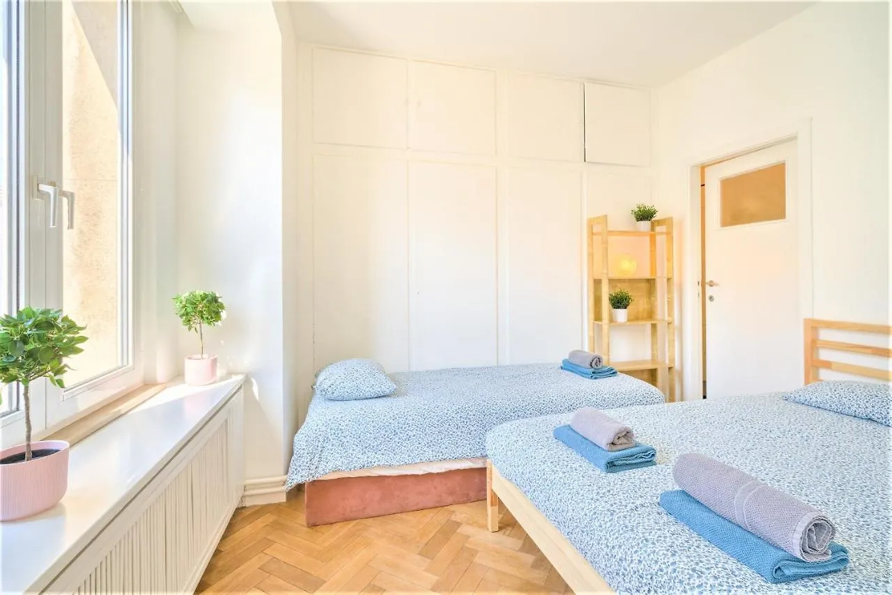 Cauliflower Lodge. Apartment In Heart Of Antwerpen Belgium
